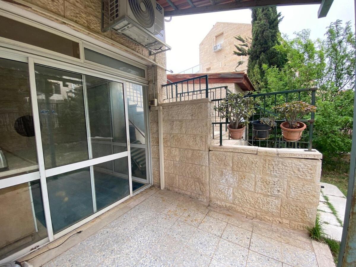 דירת גן מרווחת במיקום מעולה עם נטפליקס חינמי Daire Ma'ale Adumim Dış mekan fotoğraf